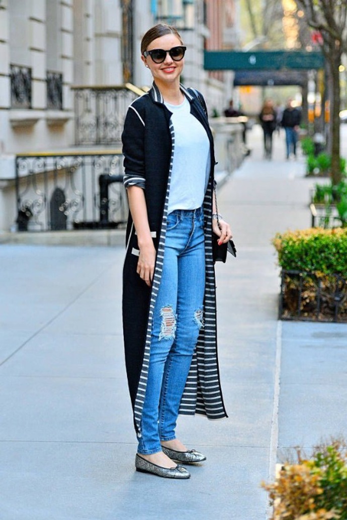 Dlouhé cardigany už pronikly i k celebritám. Miranda Kerr a její outfit