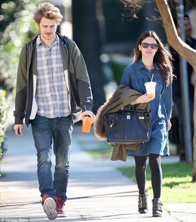 Rachel Bilson je těhotná