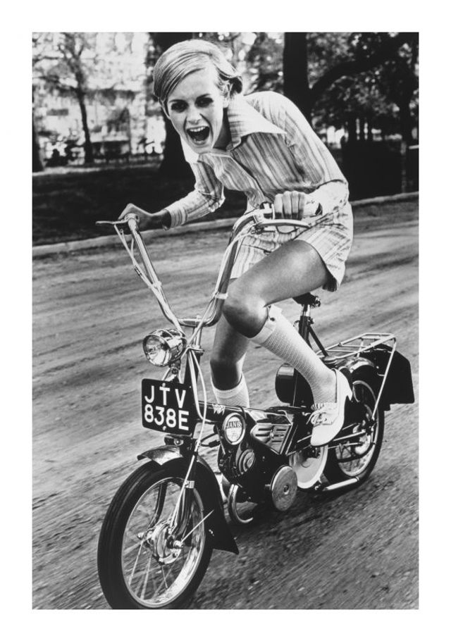ronald traeger twiggy wears twiggy dresses battersea park london unpublished fashion study for british vogue young idea july 1967 4cd1b