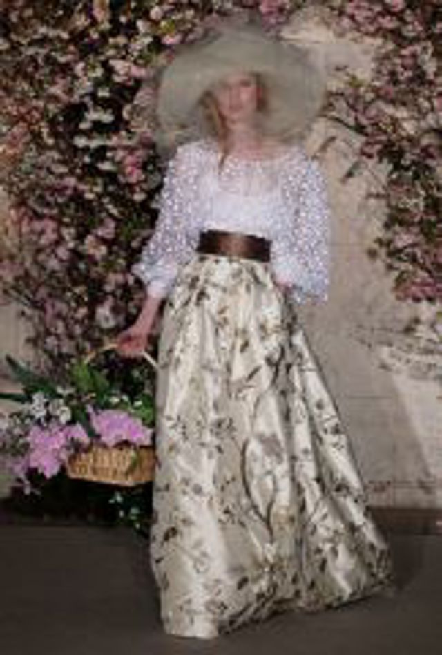 oscar-de-la-renta-spring-2012-wedding-dresses-1 oscar-de-la-renta-spring-2012-wedding-dresses-1