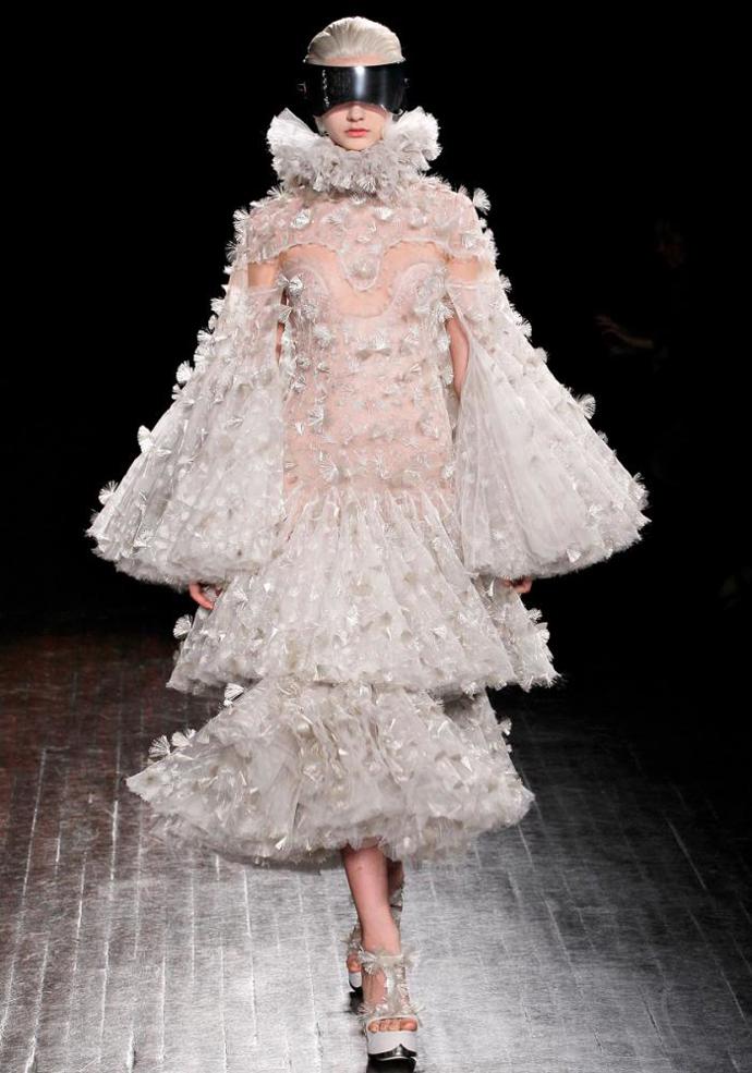 PFW podzim/zima 2012/13: něžná vize Alexandera McQueena