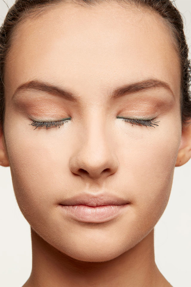 elle-05-beauty-steps-get-bigger-brighter-eyes-1013-xln