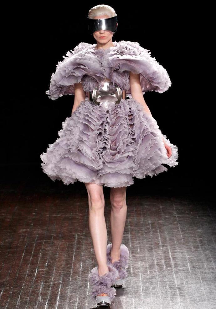 PFW podzim/zima 2012/13: něžná vize Alexandera McQueena