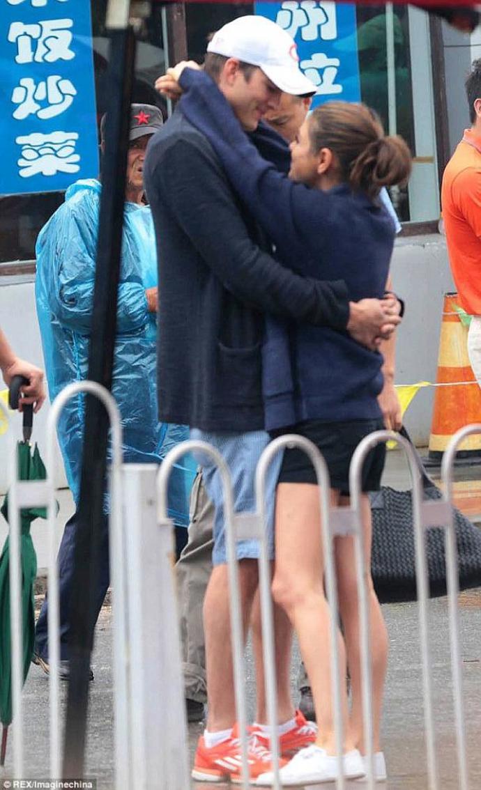 Mila Kunis se zasnoubila!