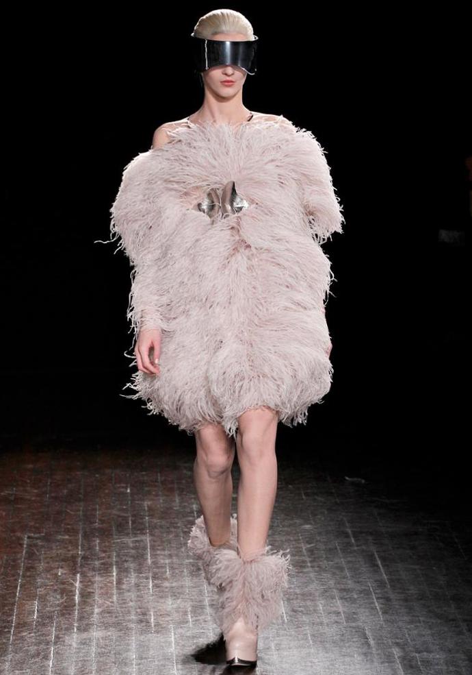 PFW podzim/zima 2012/13: něžná vize Alexandera McQueena