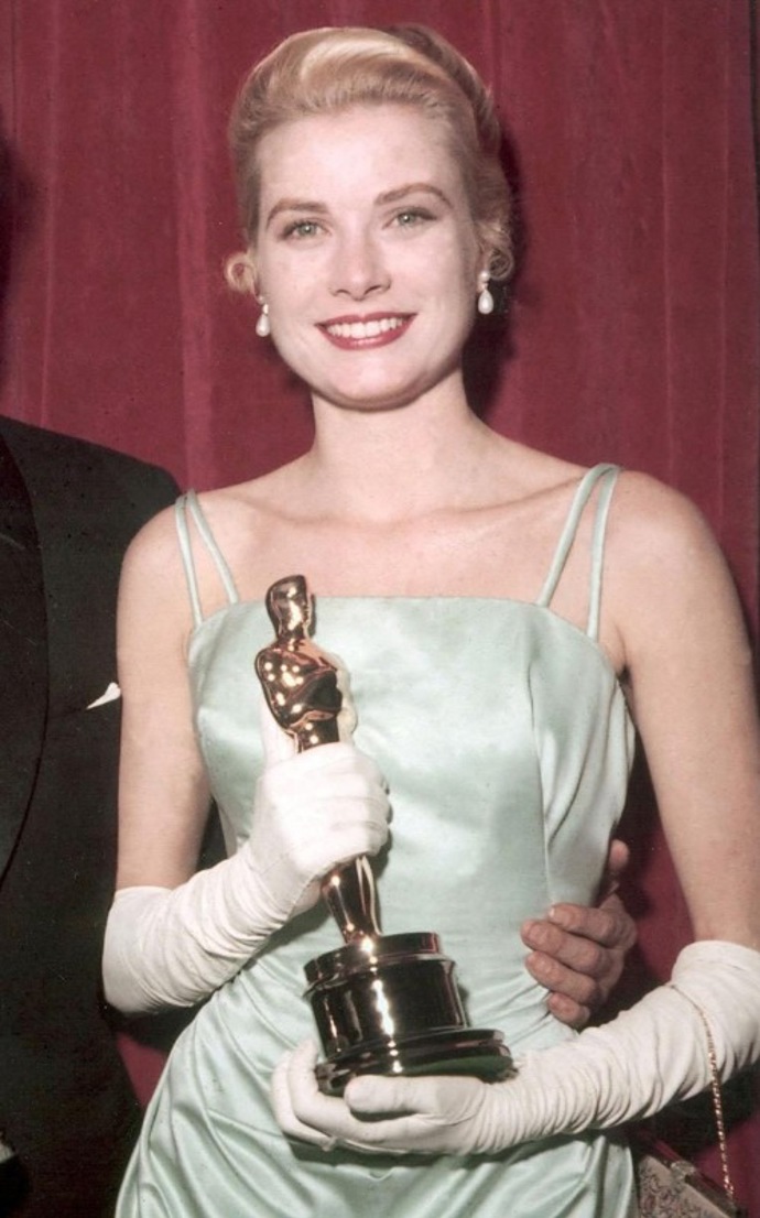 1955 - Grace Kelly v šatech Edith Head
