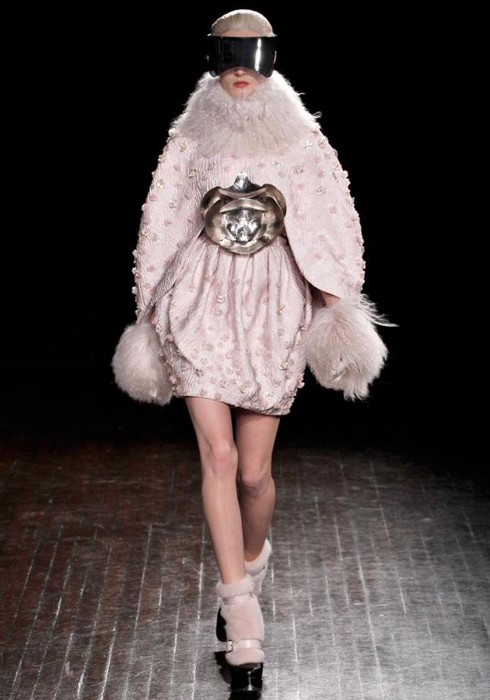 PFW podzim/zima 2012/13: něžná vize Alexandera McQueena