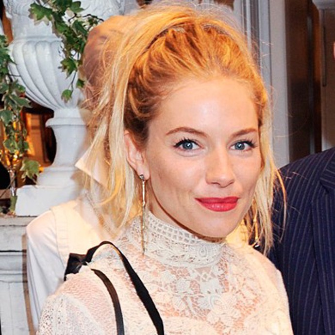 15 jednoduchých účesů, které zvládnete doma