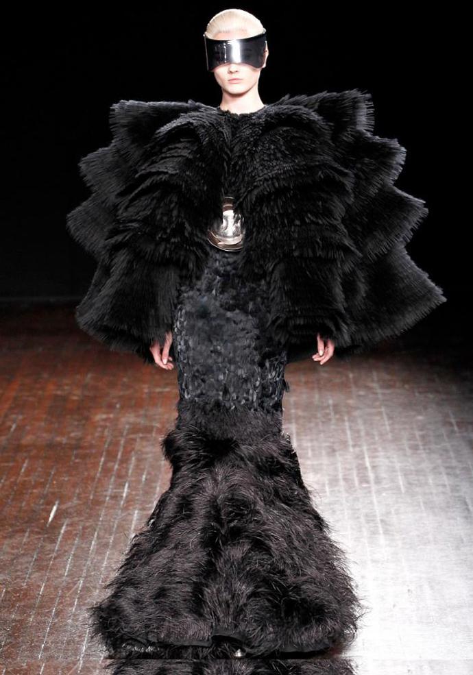 PFW podzim/zima 2012/13: něžná vize Alexandera McQueena