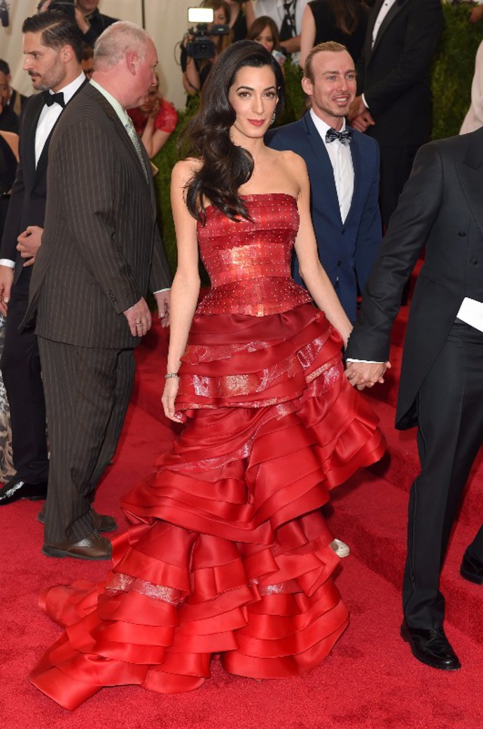 60 fashion momentů Amal Clooney