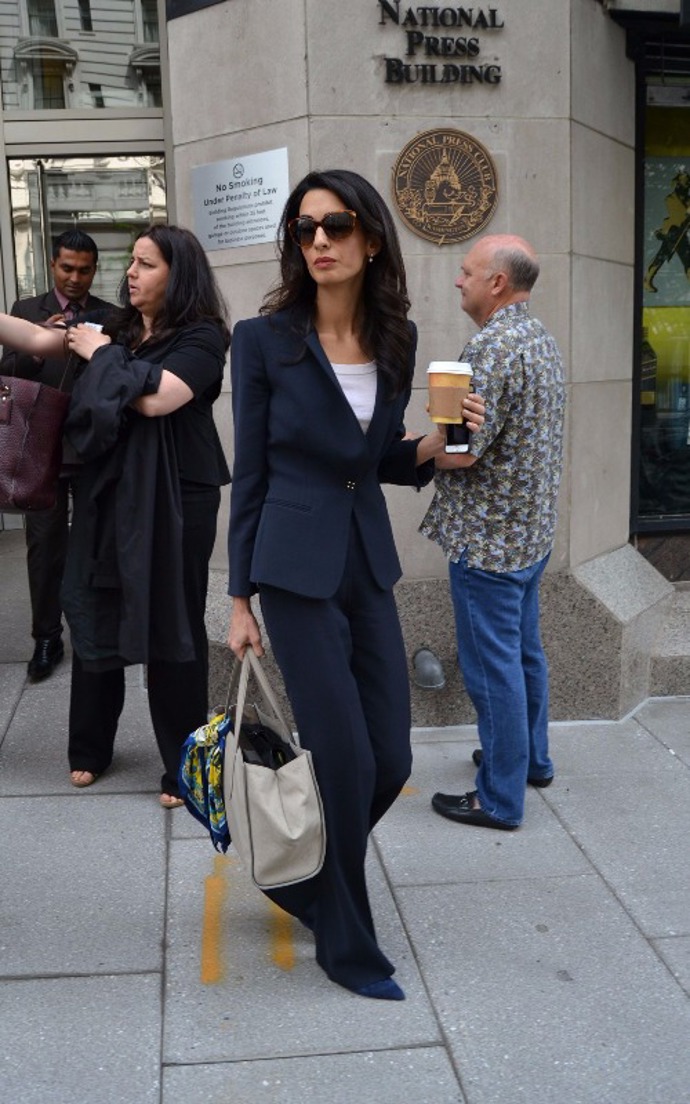 60 fashion momentů Amal Clooney