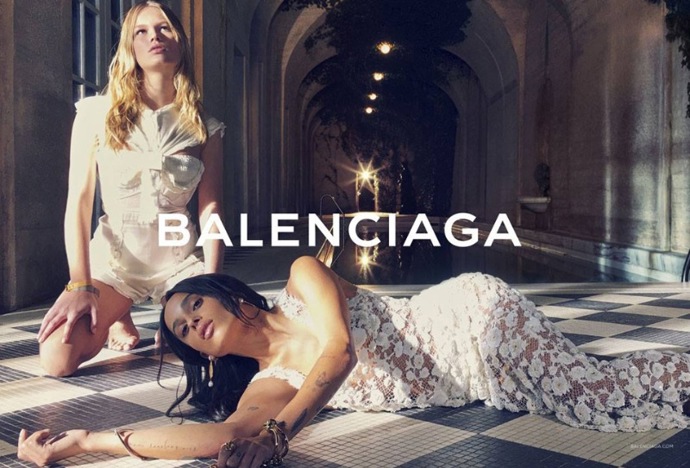 Modelky: herečka Zoe Kravitz, Anna Ewers Fotograf: Steven Klein