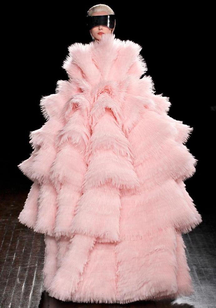 PFW podzim/zima 2012/13: něžná vize Alexandera McQueena