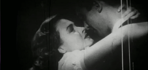 black-and-white-gif-kiss-Favim.com-236257 black-and-white-gif-kiss-Favim.com-236257