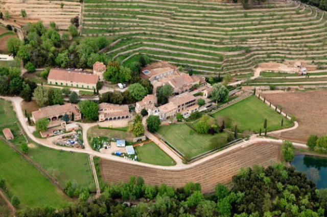 BradPittAngeliaJolieChateaumiraval-570x380 BradPittAngeliaJolieChateaumiraval-570x380