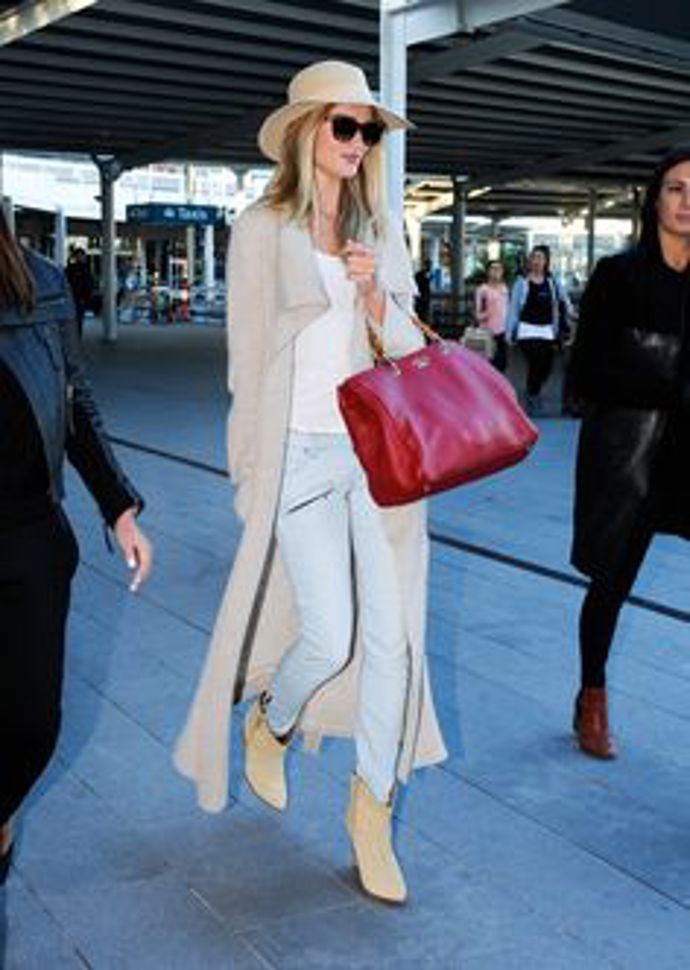 Béžová kombinace od Rosie Huntington-Whiteley