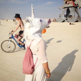 Cítíte se jako jednorožec? Na Burning Man můžete být, kým chcete!
