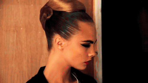 cara-delevingne-backstage-at-issa-london cara-delevingne-backstage-at-issa-london