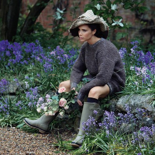victoria beckham for vogue in wellies patrick demarchelier handbag d4b96 victoria beckham for vogue in wellies patrick demarchelier handbag d4b96