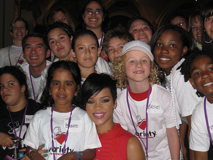 Rihanna v roce 2008 založila nadaci Believe Foundation, která pomáhá těžce nemocným dětem. 