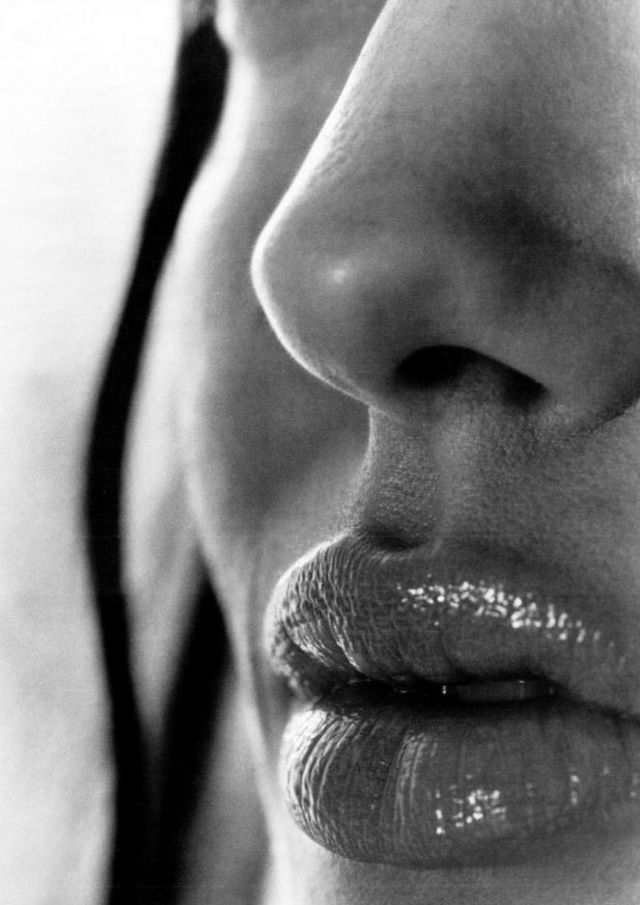 angelina jolie pictures w magazine november 2008 by brad pitt 2 390fe