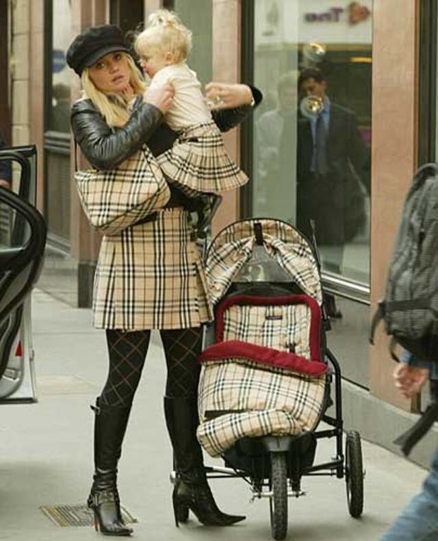 Daniella_Westbrook_a-fashion-victim Daniella_Westbrook_a-fashion-victim