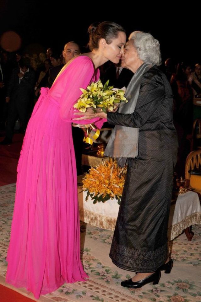 Angelina Jolie Traded Her LBD Hot Pink Gown 571ec