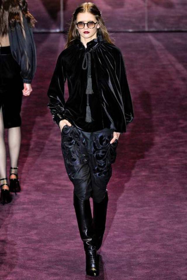 elle-gucci-fall-2012-runway-velvet-shirt-xln-lgn elle-gucci-fall-2012-runway-velvet-shirt-xln-lgn