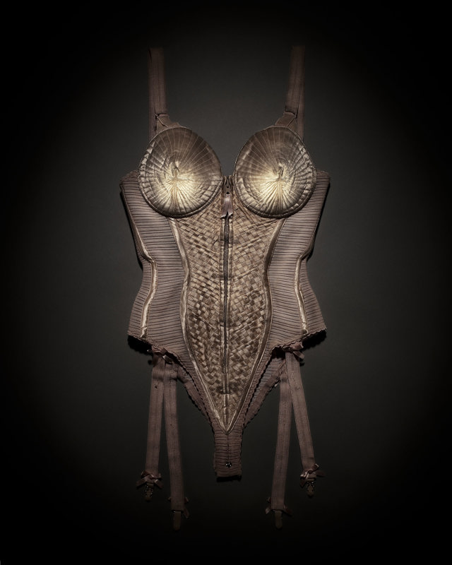 04_Jean_Paul_Gaultier_Korset_gedragen_door_Madonna_foto_Emil_Larsson 04_Jean_Paul_Gaultier_Korset_gedragen_door_Madonna_foto_Emil_Larsson