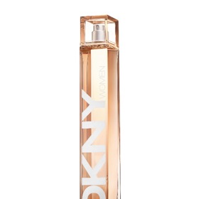 Lucie (stínová beauty redaktorka): ‚‚ Limitovaná edice DKNY, láska na první pohled. Vůně této značky byla má první a nosím ji dodnes. Tato toaletní voda voní po růžovém pepři a italském bergamontu. Limitovaná edice nádherně voní i vypadá, na poličce se skvěle bude vyjímat!‘‘’