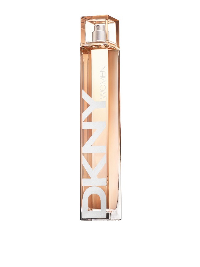 Lucie (stínová beauty redaktorka): ‚‚ Limitovaná edice DKNY, láska na první pohled. Vůně této značky byla má první a nosím ji dodnes. Tato toaletní voda voní po růžovém pepři a italském bergamontu. Limitovaná edice nádherně voní i vypadá, na poličce se skvěle bude vyjímat!‘‘’