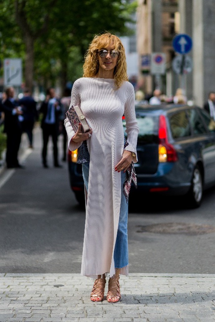 Street style trend: Šaty přes kalhoty