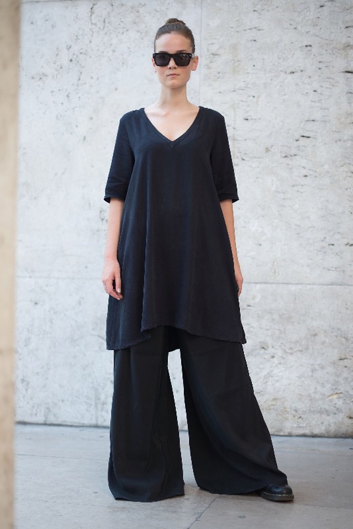 Street style trend: Šaty přes kalhoty