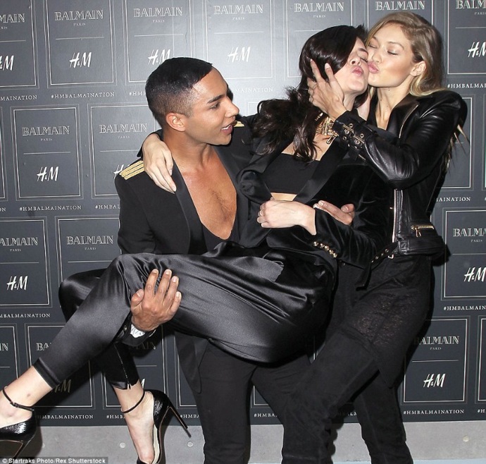 Obě jsou múzami Oliviera Rousteinga, kreativního ředitele Balmain.
