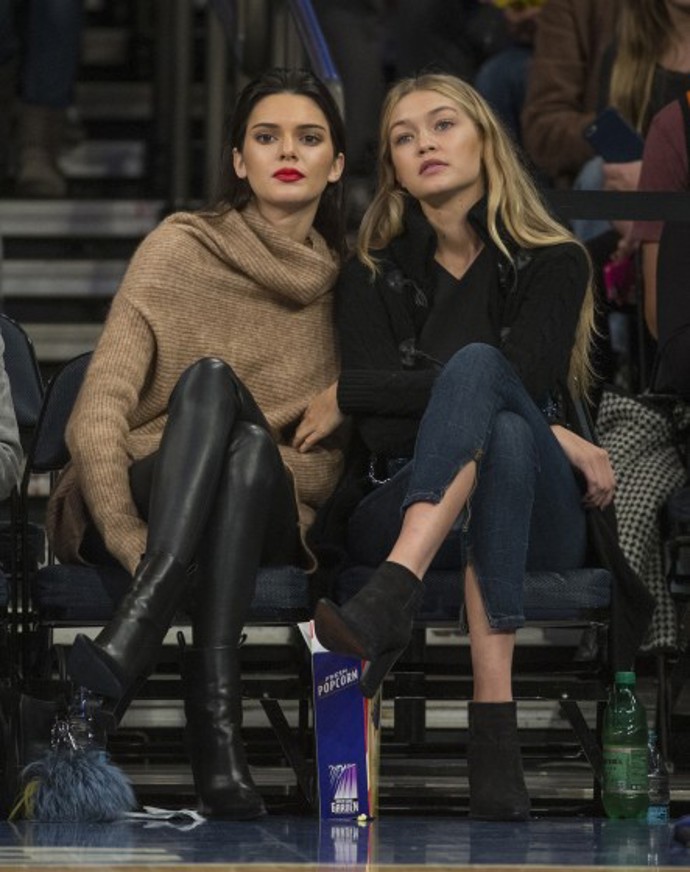 I na basketballový zápas se musí jít stylově.