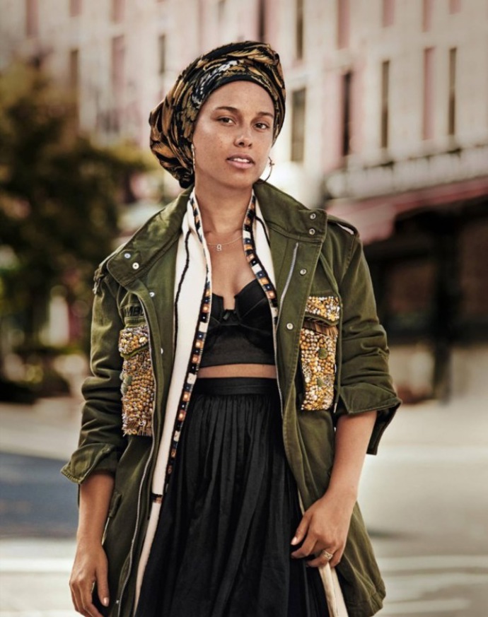 Zpěvačka Alicia Keys se obejde bez make-upu. Co za tím je?