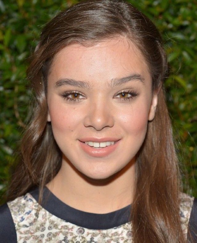 hailee-stenifeld hailee-stenifeld