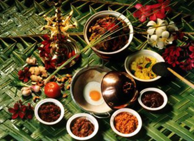 Hoppers_with_traditional_condiments Hoppers_with_traditional_condiments
