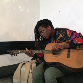 A jaký objev týdne má Martin? „Shamir! Měl mít v Lucerna Music Baru v úterý koncert, ale nakonec z něj sešlo. Ale americký zázrak současné taneční scény už byl v Praze, tak dal "aspoň" akusticky několik svých věcí jen s kytarou v Café Neustadt. A byla to velká paráda! Hudba ve své podstatě. Kdo byl u toho, ví... A takhle ho u toho vyfotil Honza Zima.“ A jaký objev týdne má Martin? „Shamir! Měl mít v Lucerna Music Baru v úterý koncert, ale nakonec z něj sešlo. Ale americký zázrak současné taneční scény už byl v Praze, tak dal "aspoň" akusticky několik svých věcí jen s kytarou v Café Neustadt. A byla to velká paráda! Hudba ve své podstatě. Kdo byl u toho, ví... A takhle ho u toho vyfotil Honza Zima.“