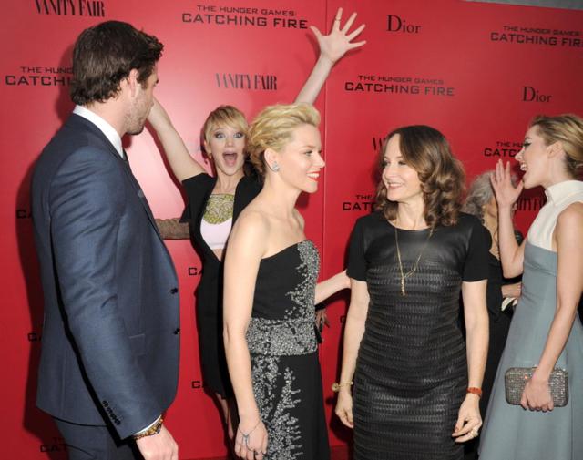 jennifer-lawrence-photobomb