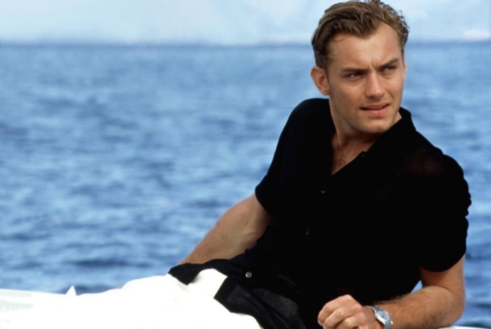 Na ležérní eleganci nezapomínejte, ani když nemusíte vůbec nic! Jude Law budiž vám vzorem!
