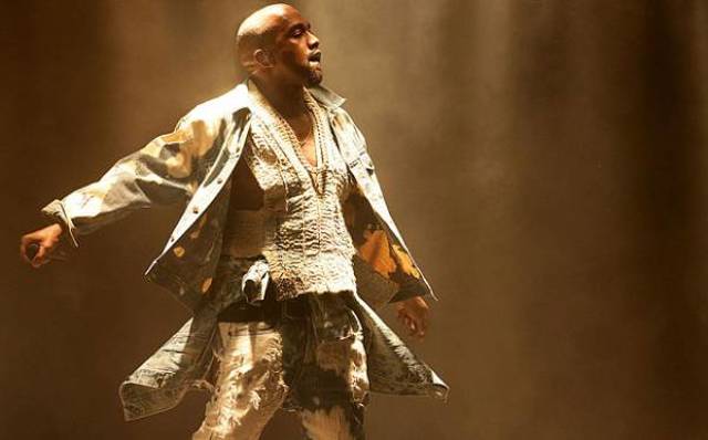 kanye west glastonbury b1c5f