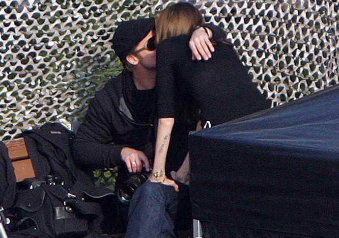 Angelina režírovala v Austráli film, Brad ji chodil navštěvovat a líbat
