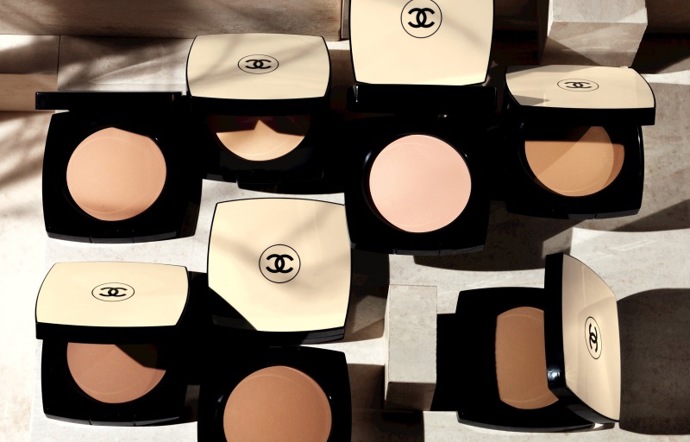 Já nedám dopustit na Les Beiges od Chanel. Líbí se mi na něm komplet všechno - obal, textura, barva i jeho tvář - modelka Gisele Bündchen. Vyzkoušejte, fakt! 