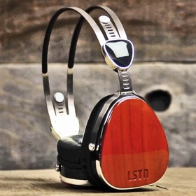 LSTN jsou sluchátka ze dřeva! Můžete si je objednat z Amazonu za 150 dolarů. Peníze z prodeje podporují koupi naslouchátek pro potřebné lidi z celého světa. LSTN jsou sluchátka ze dřeva! Můžete si je objednat z Amazonu za 150 dolarů. Peníze z prodeje podporují koupi naslouchátek pro potřebné lidi z celého světa.