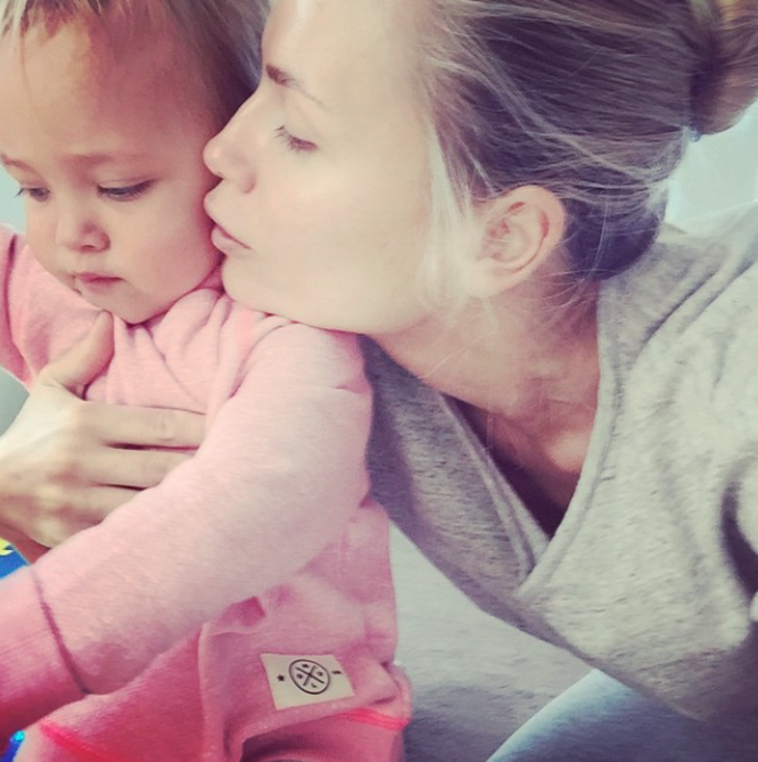 I supermodelka může mít dítě i kariéru zároveň. Natasha Poly s dcerou