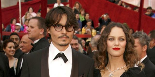 o JOHNNY DEPP VANESSA PARADIS facebook 03016