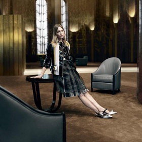 Modelky: Sasha Pivovarova, Natalia Vodianova a Yasmin Wijnaldum Fotograf: Steven Meisel Modelky: Sasha Pivovarova, Natalia Vodianova a Yasmin Wijnaldum Fotograf: Steven Meisel