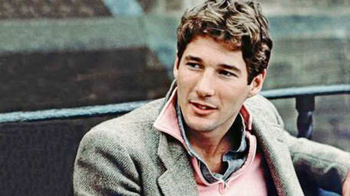 Kombinujte neutrální barvy s pastelovými. Pokud budete umírněně odvážní jako Richard Gere, nedopadnete špatně. Naopak. 