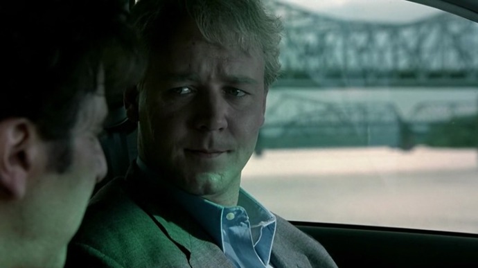 Pro thriller Michaela Manna Australan nejen přibral, ale rovněž si obarvil vlasy na blond. Vyplatilo se mu to. 
